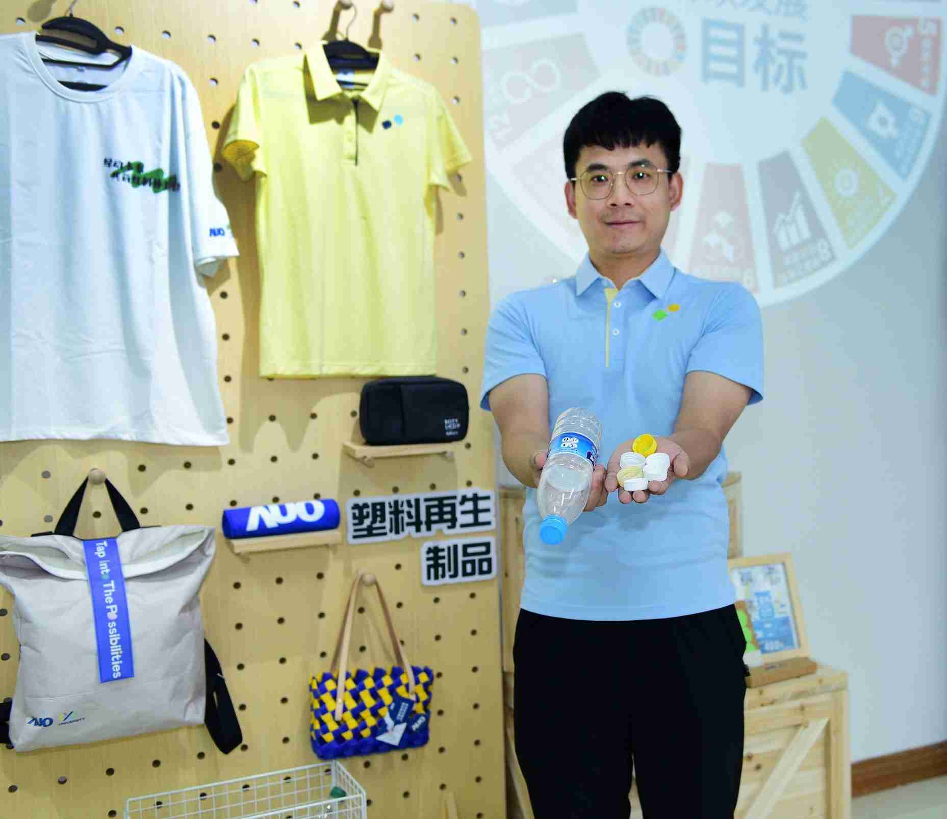 「2024智慧OBPay展」永续发展馆中，，展示OBPay厦门驱动永续发展之成果，，，，包含将厂内废弃物再制为实用物品，，，将永续发展理念深植于员工生活日常实践